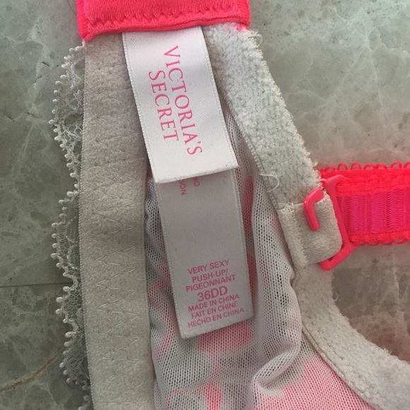 NWOT Victoria’s Secret Very Sexy Push-Up Bra - Picture 3 of 3